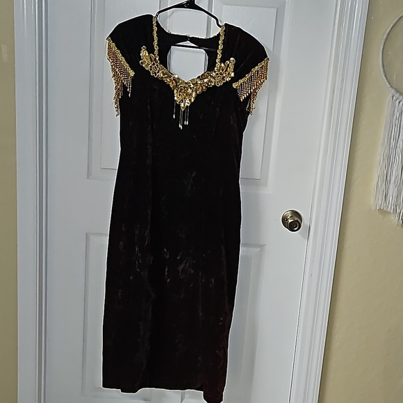 Maxima Dresses & Skirts - Maxima 100% Velvet Chocolate Gypsy Costume Gown Gold Sequins Beads Size Large 8